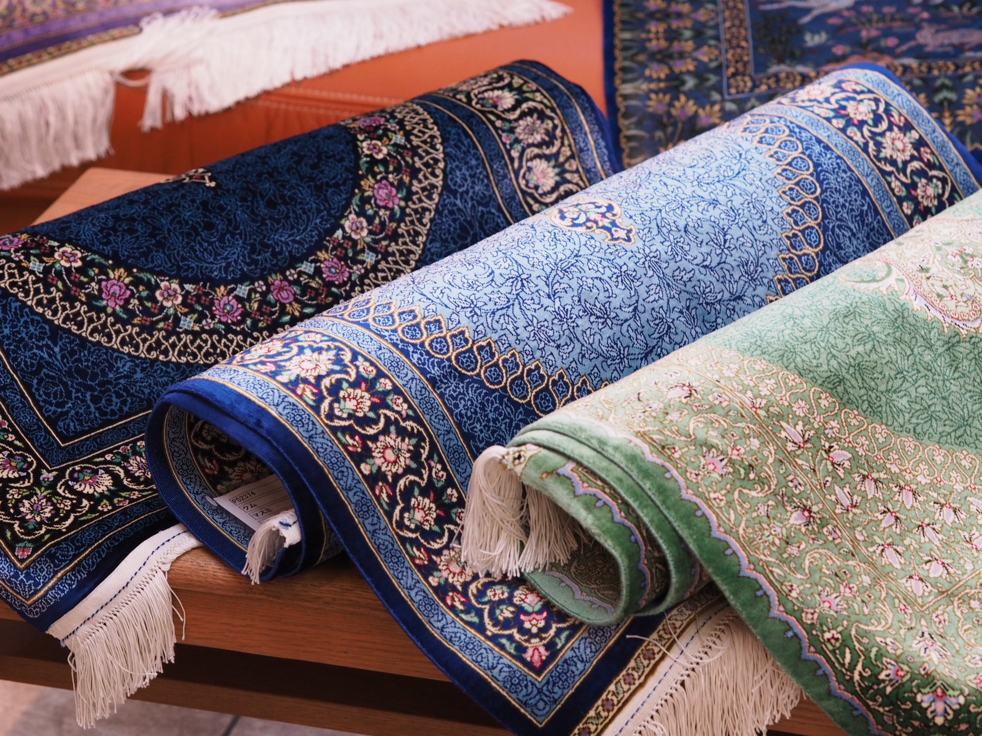 世界の絨毯展 開催中 4月9日10日11日 | 河野家具店